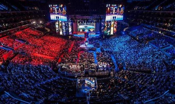 场内外的何 场内外的何